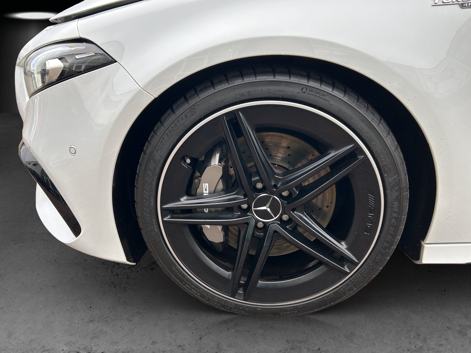 Fahrzeugabbildung Mercedes-Benz A45 AMG Night DISTRO HighEndMBUX Hifi MLED KeyGo