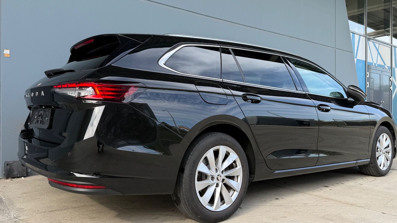 Skoda Superb 1.5 TSI mHEV DSG Selection Panora.Matrix imagem 3