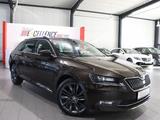 Skoda Superb Combi 1.8 TSI DSG STYLE / SCHW.AHK, XENON - Skoda Superb mit Benzin-Antrieb: Kombi, 1.8