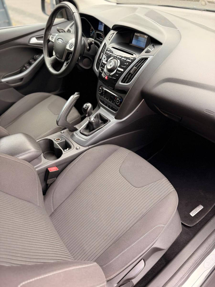 Ford Focus 2012 — photo 8