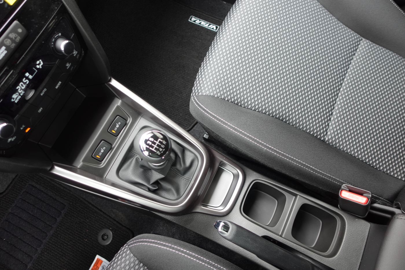 Fahrzeugabbildung Suzuki Vitara 1.4Hybrid Comfort AHK,Navi,SHZ,PD,Kamera