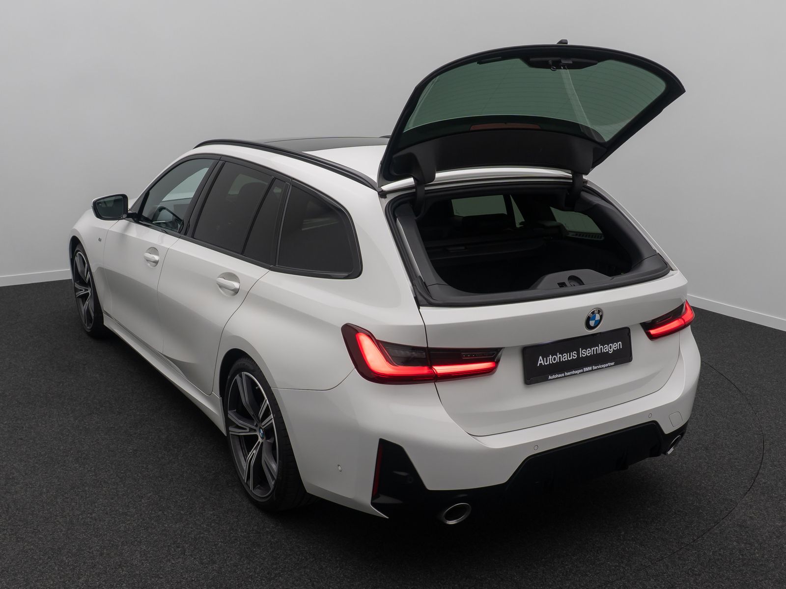 Fahrzeugabbildung BMW 320d M Sport DAB Kamera Alarm AHK Panorama 19"