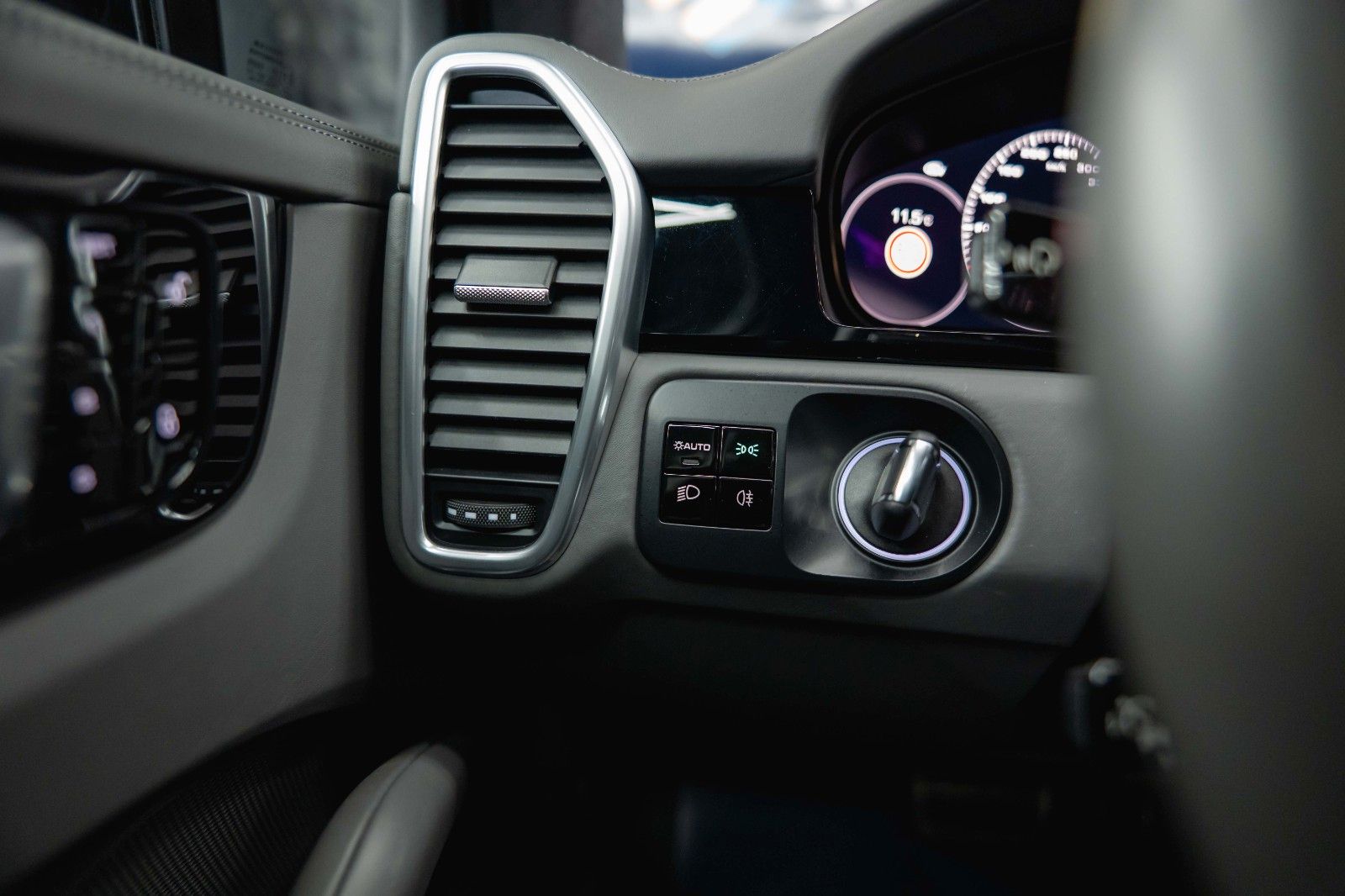 Fahrzeugabbildung Porsche Cayenne Turbo V8 Sport Chrono Black *ACC*LED*