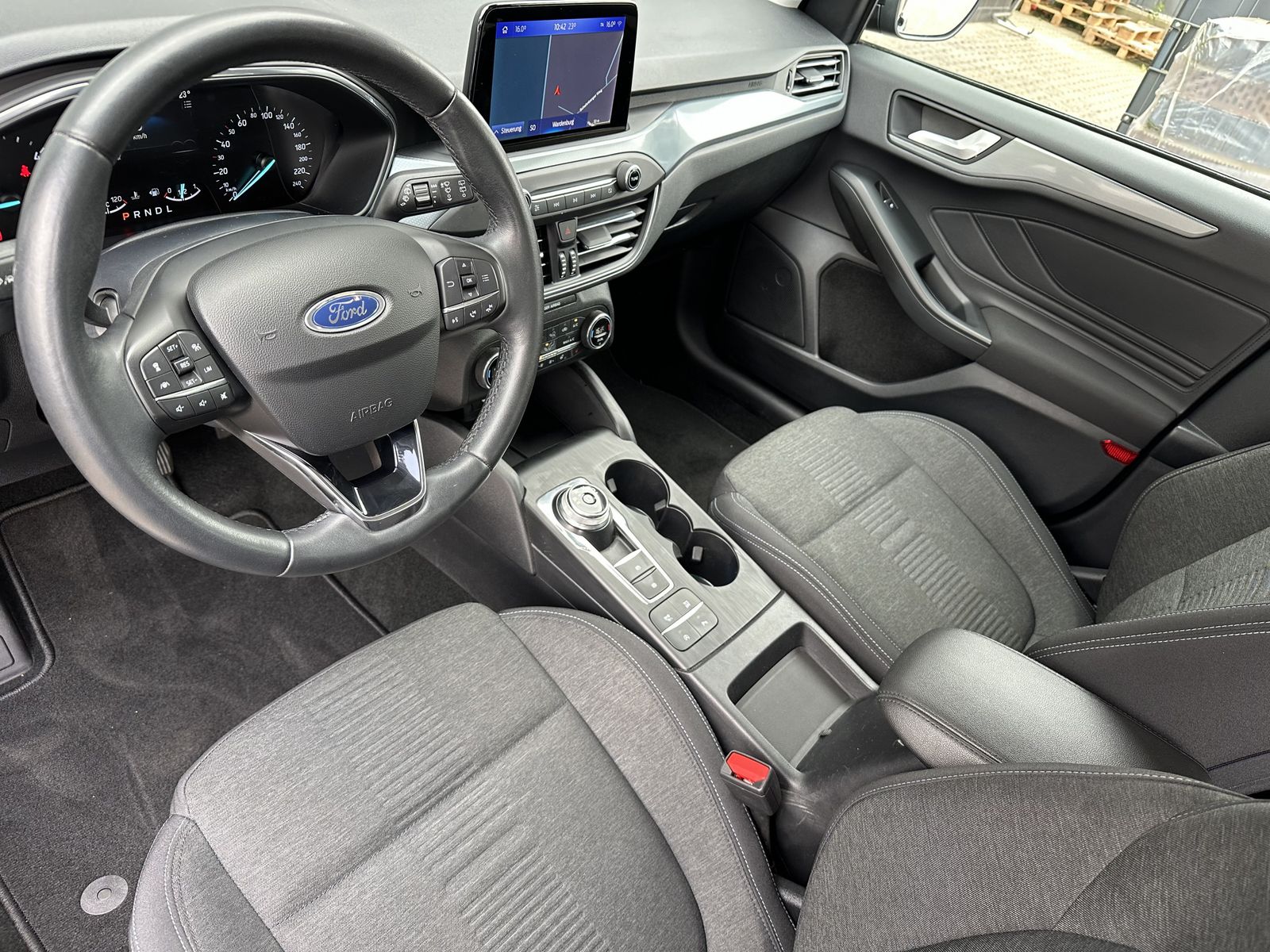 Fahrzeugabbildung Ford Focus Turnier 2.0 EB Aut. Active NAV+LED+KAM+ACC