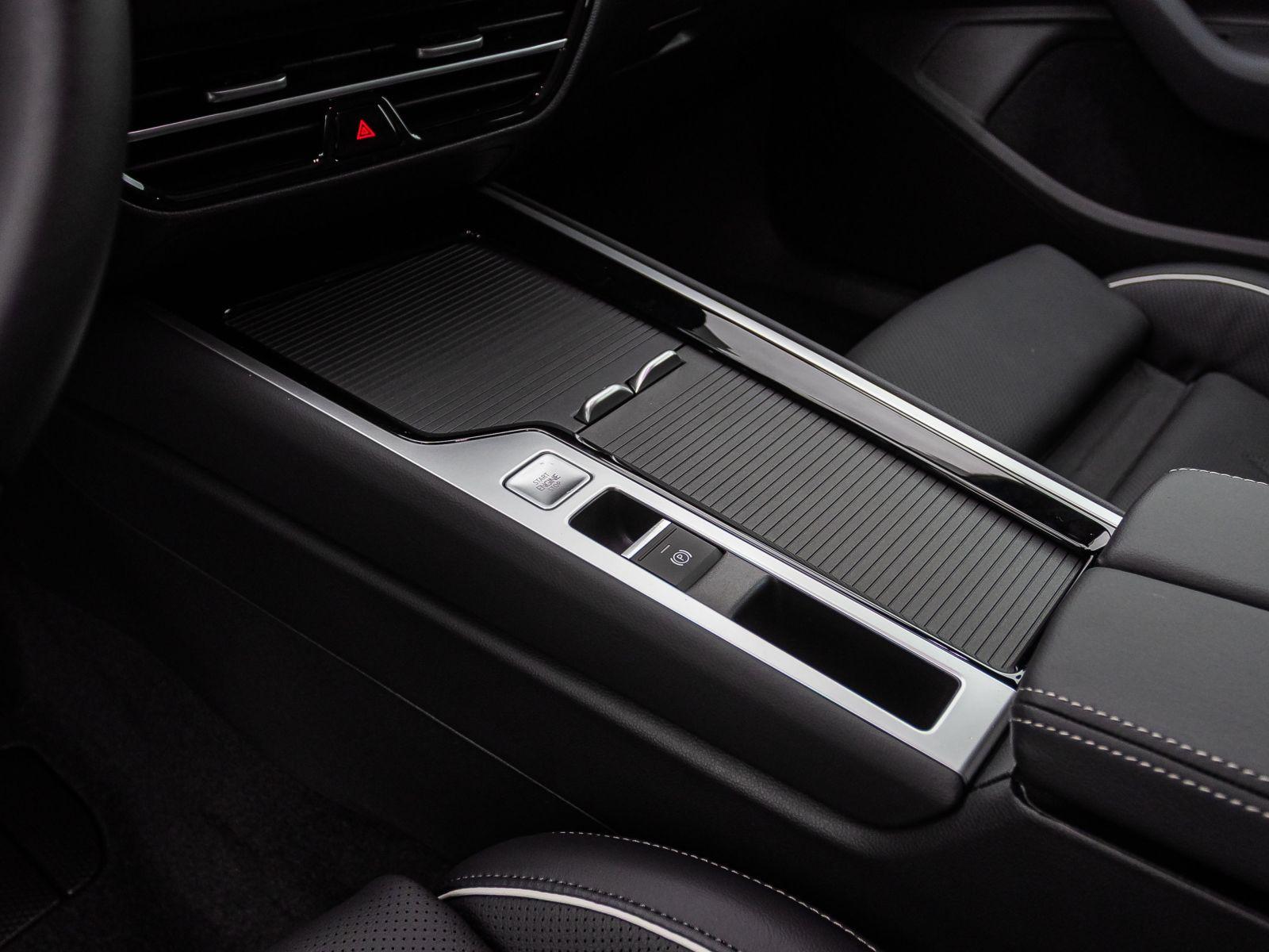 Volkswagen Passat Variant Elegance 1.5 eHybrid DSG Navi LED