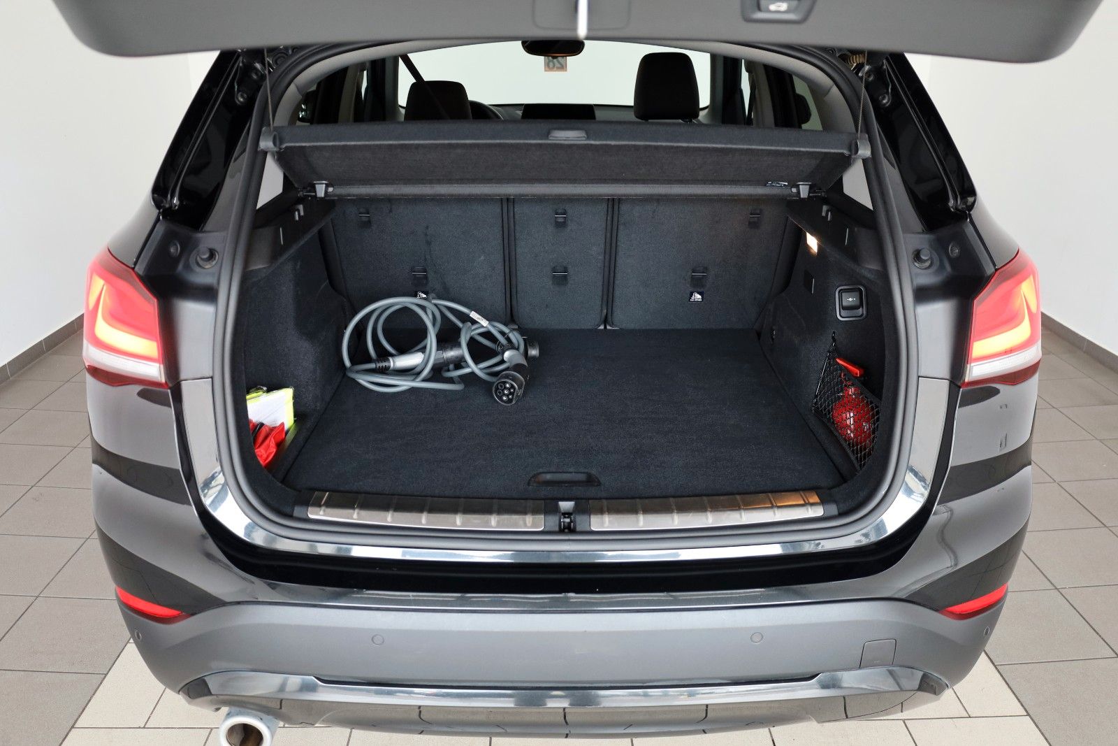 Fahrzeugabbildung BMW X1 xDrive 25e Advantage,Leder,Navi,HUD,Kamera,SH