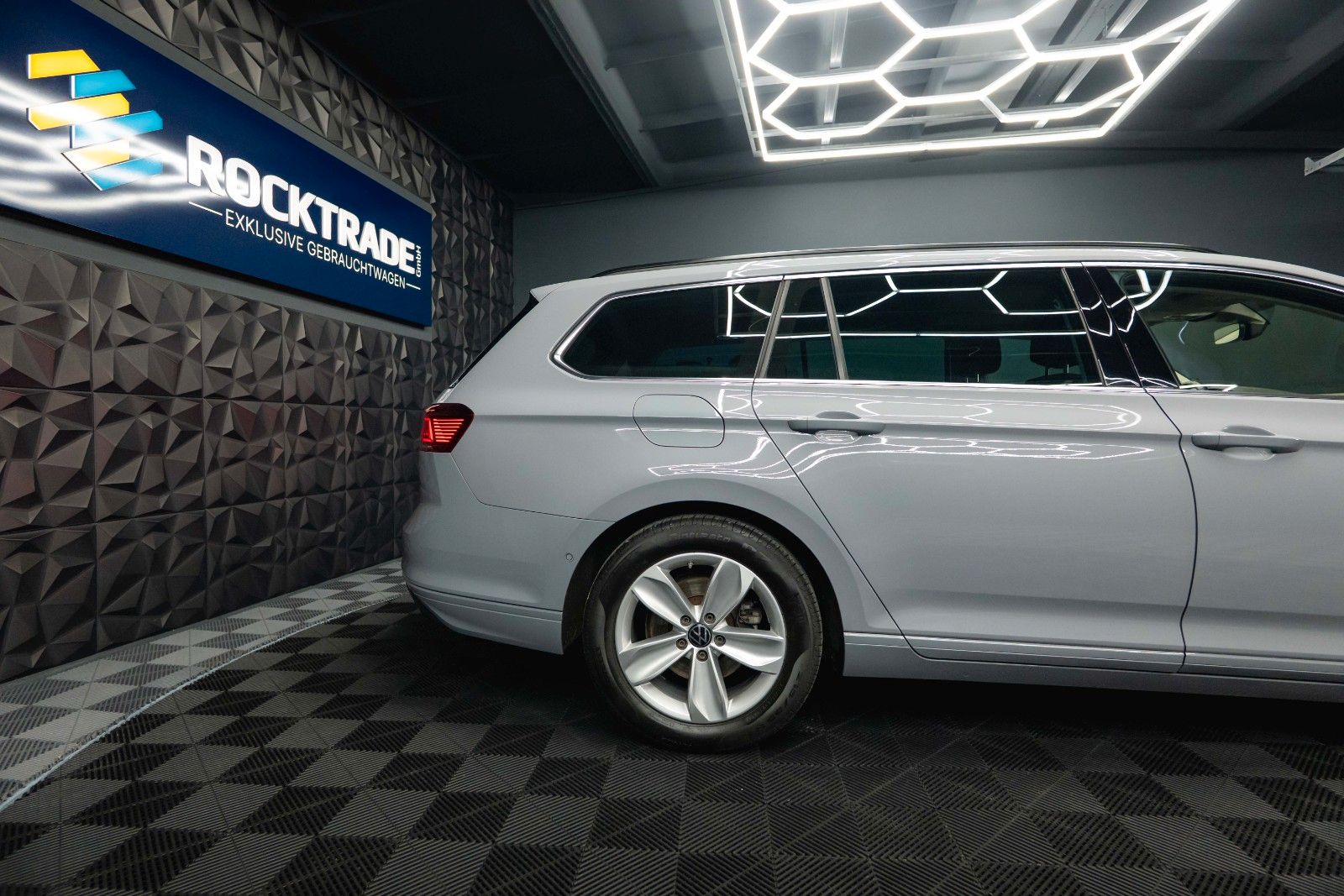 Fahrzeugabbildung Volkswagen Passat Variant 2.0 TDI IQ Business *ACC*LED*DCC*