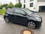 Toyota Aygo (X) 1,0-l-VVT-i x-play x-sky - Toyota Aygo (X): Von Privat