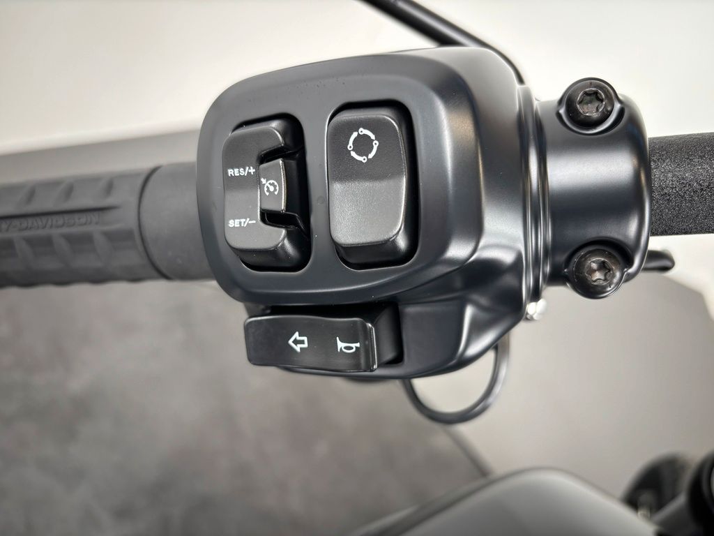 Fahrzeugabbildung Harley-Davidson STREET BOB *NEUWERTIG *5HD
