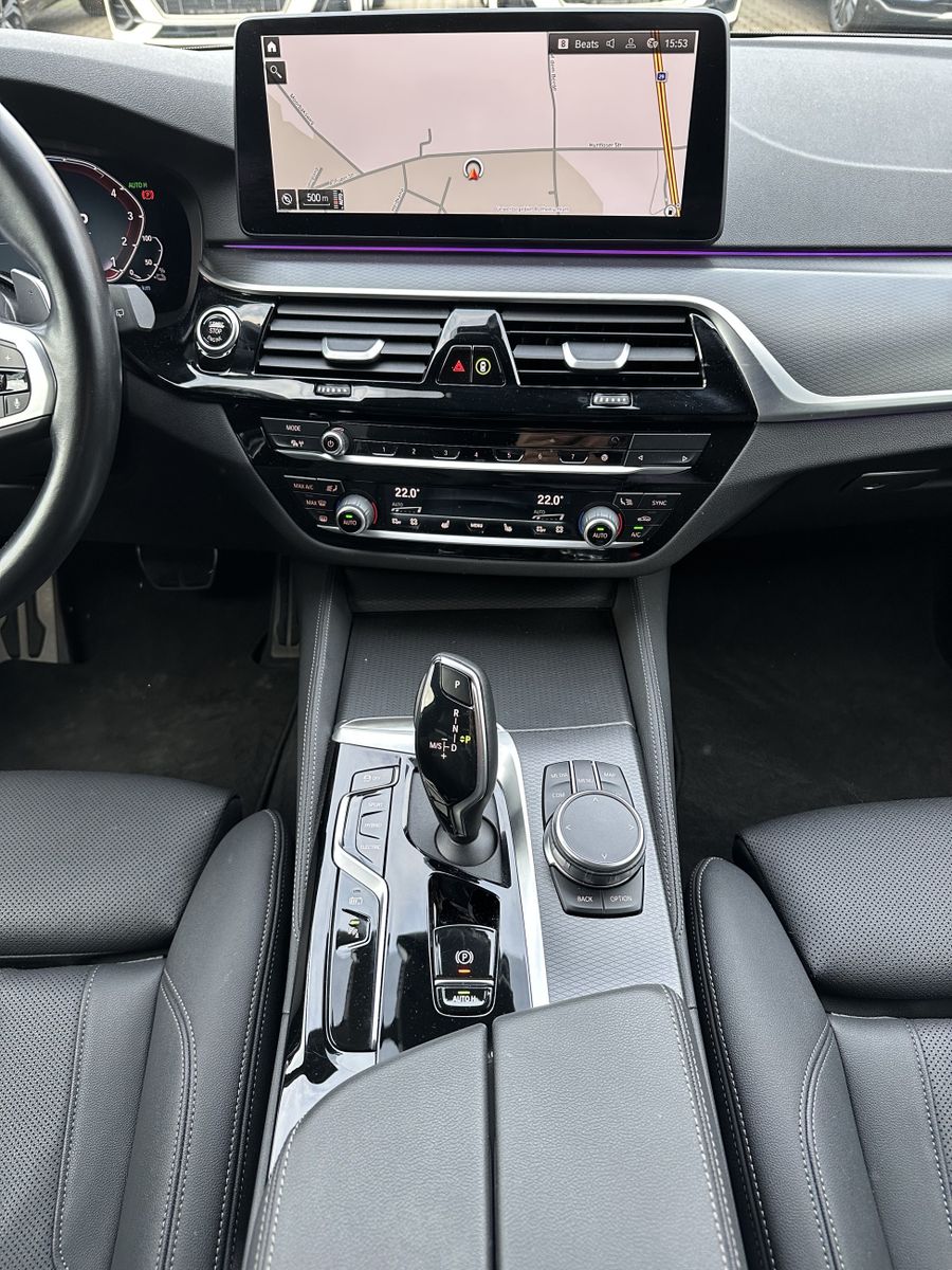 Fahrzeugabbildung BMW 530e Touring M-Sport NAV+LED+ACC+AHK+HEAD-UP+KAM