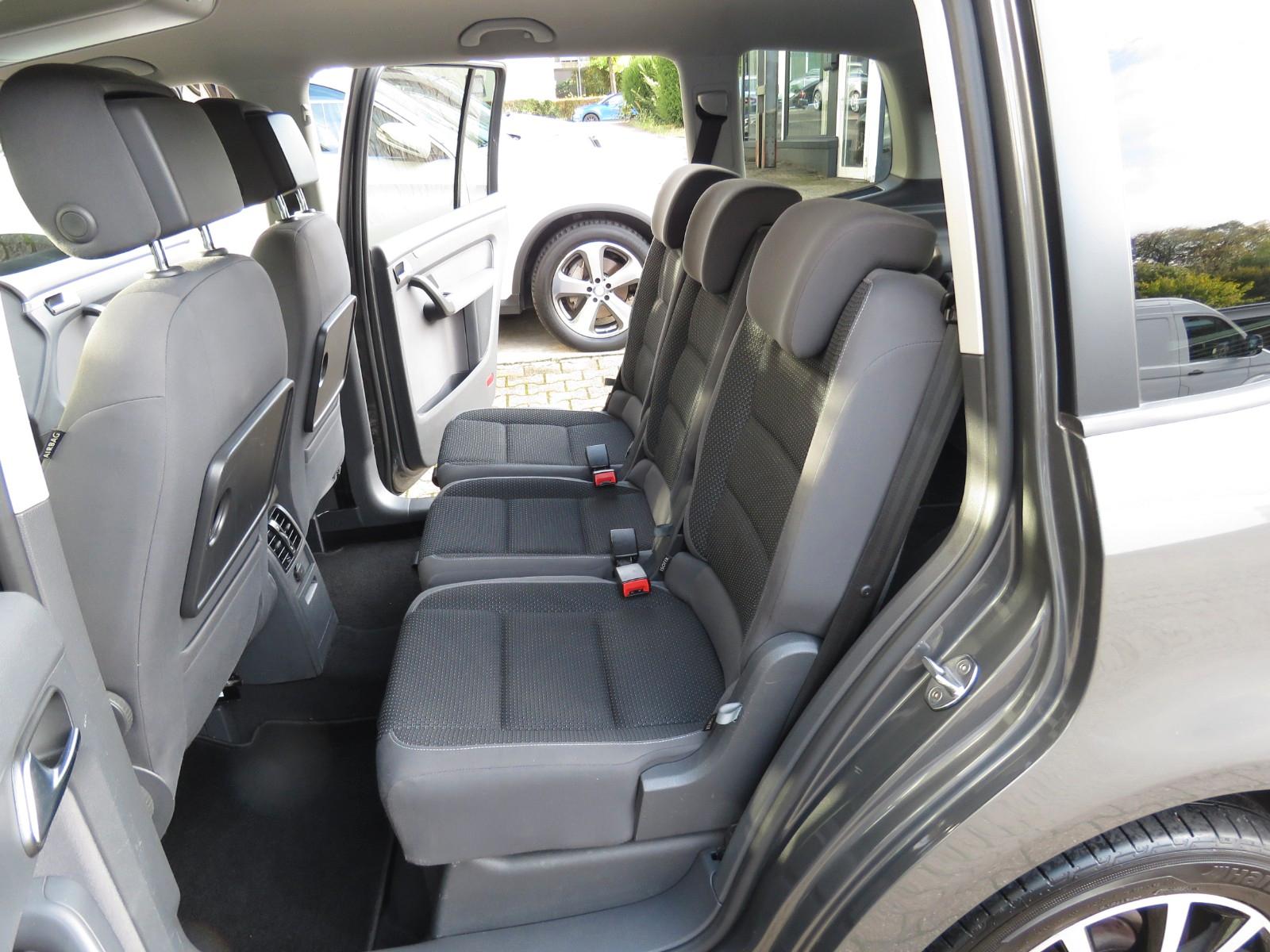 Volkswagen Touran Comfortline / AUTOMATIK / 7 SITZER