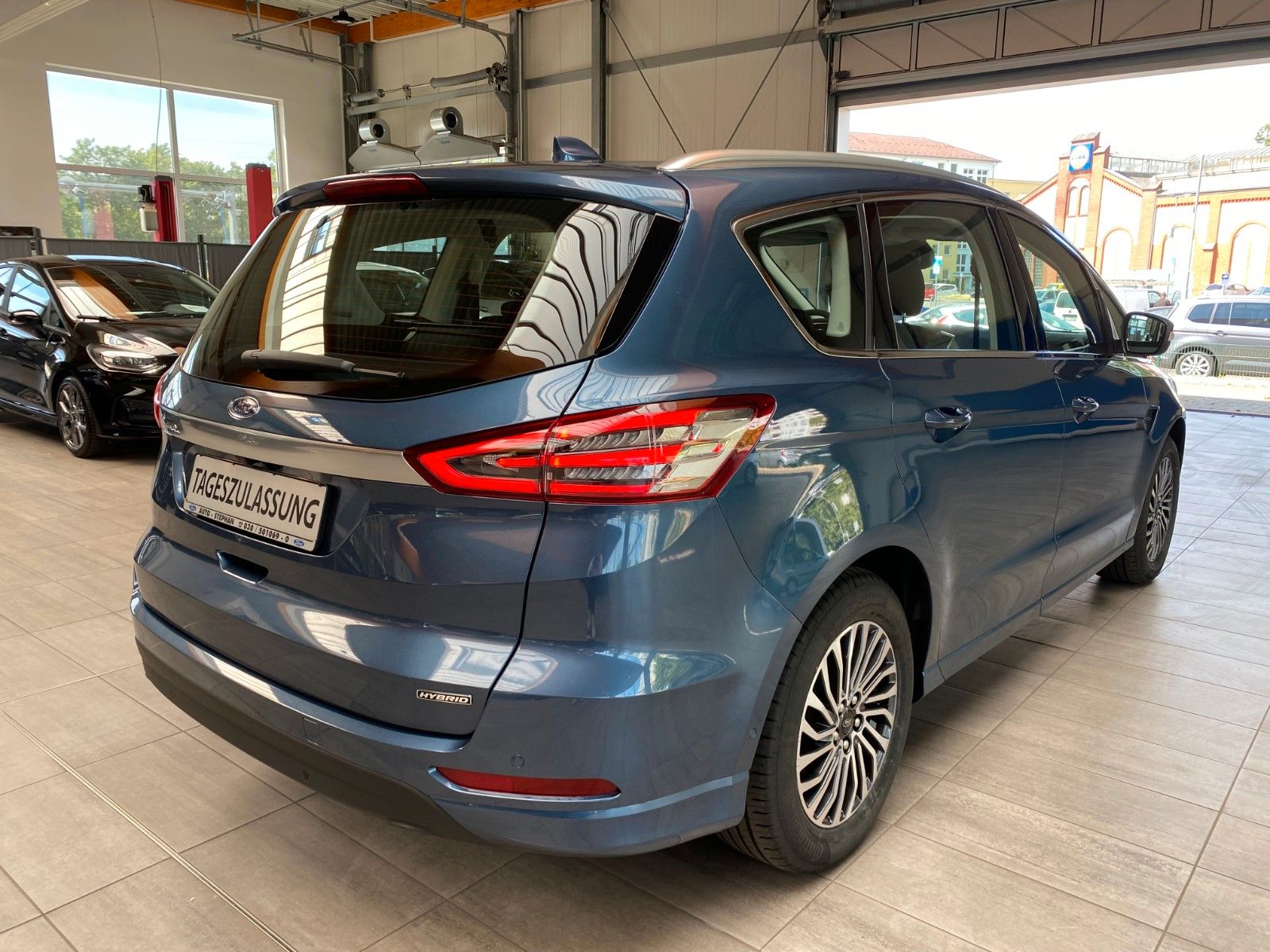 Fahrzeugabbildung Ford S-Max Hybrid Titanium LED Navi ACC Winterpaket