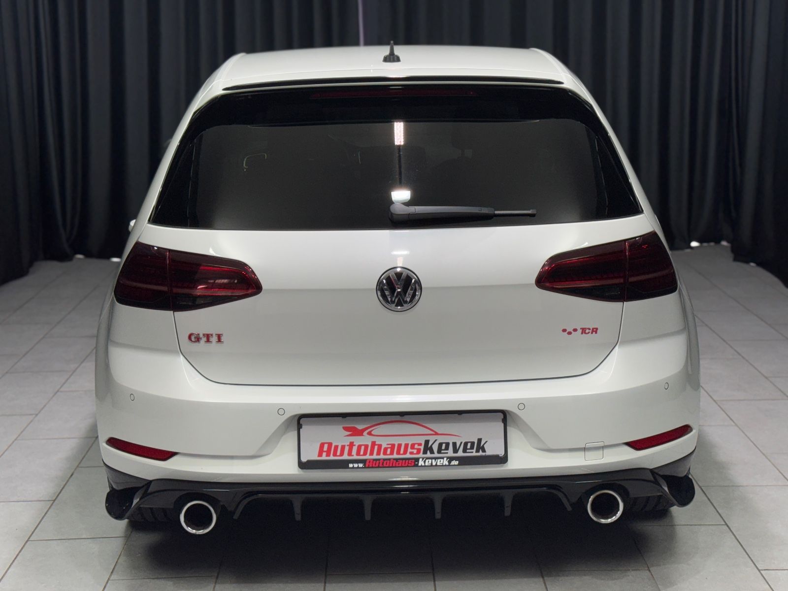 Fahrzeugabbildung Volkswagen Golf VII Lim. GTI TCR|DSG|NAVI|KAMERA|ACC|