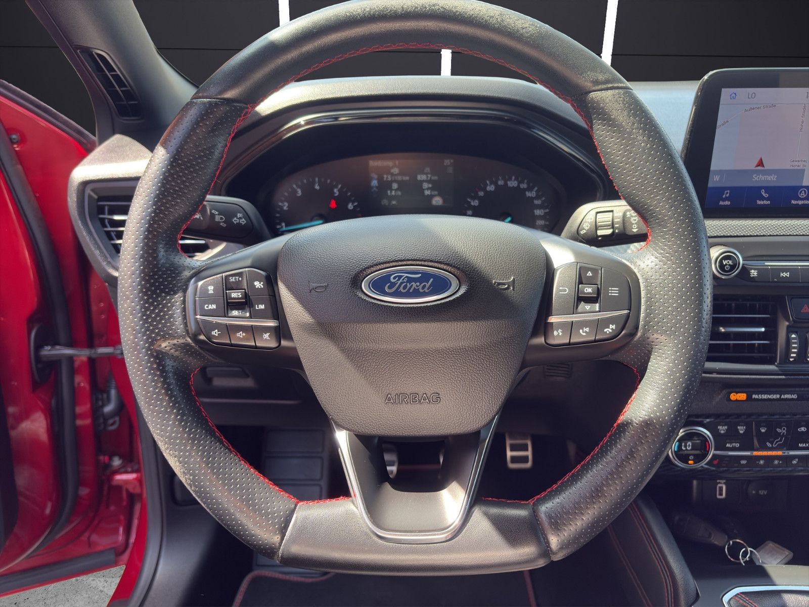 Fahrzeugabbildung Ford Focus Turnier ST-Line Cam*Shzg*ACC*Carbon