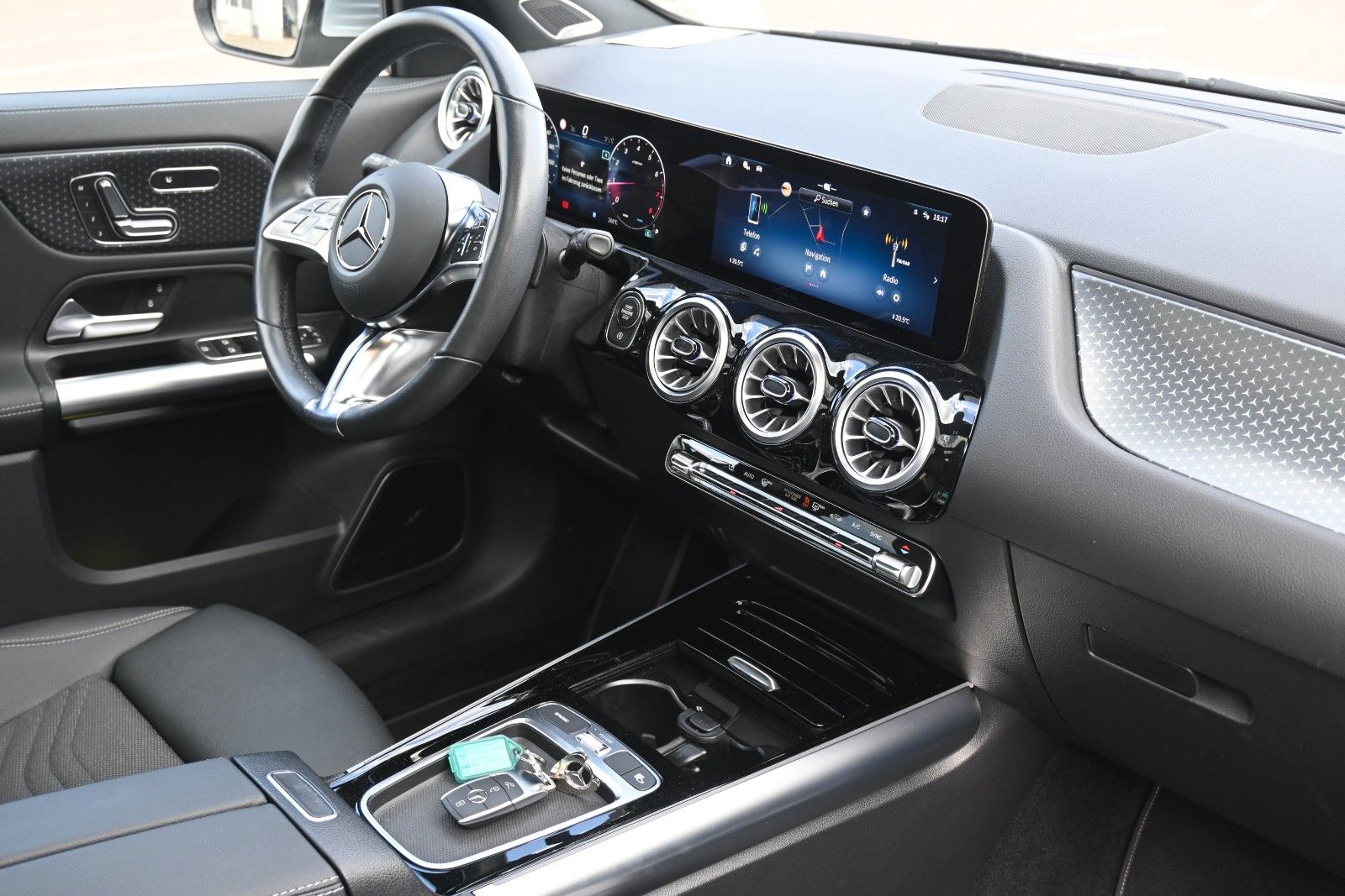 Fahrzeugabbildung Mercedes-Benz GLA 200 DKG Progressive*PANO*CAM*Totw.*AHK