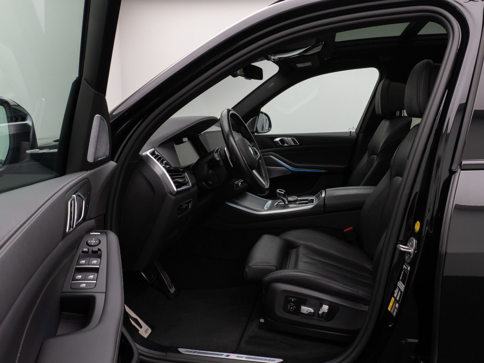 Fahrzeugabbildung BMW X5 xD45e M Sport Panorama Laser 360°HUD DAB B&W