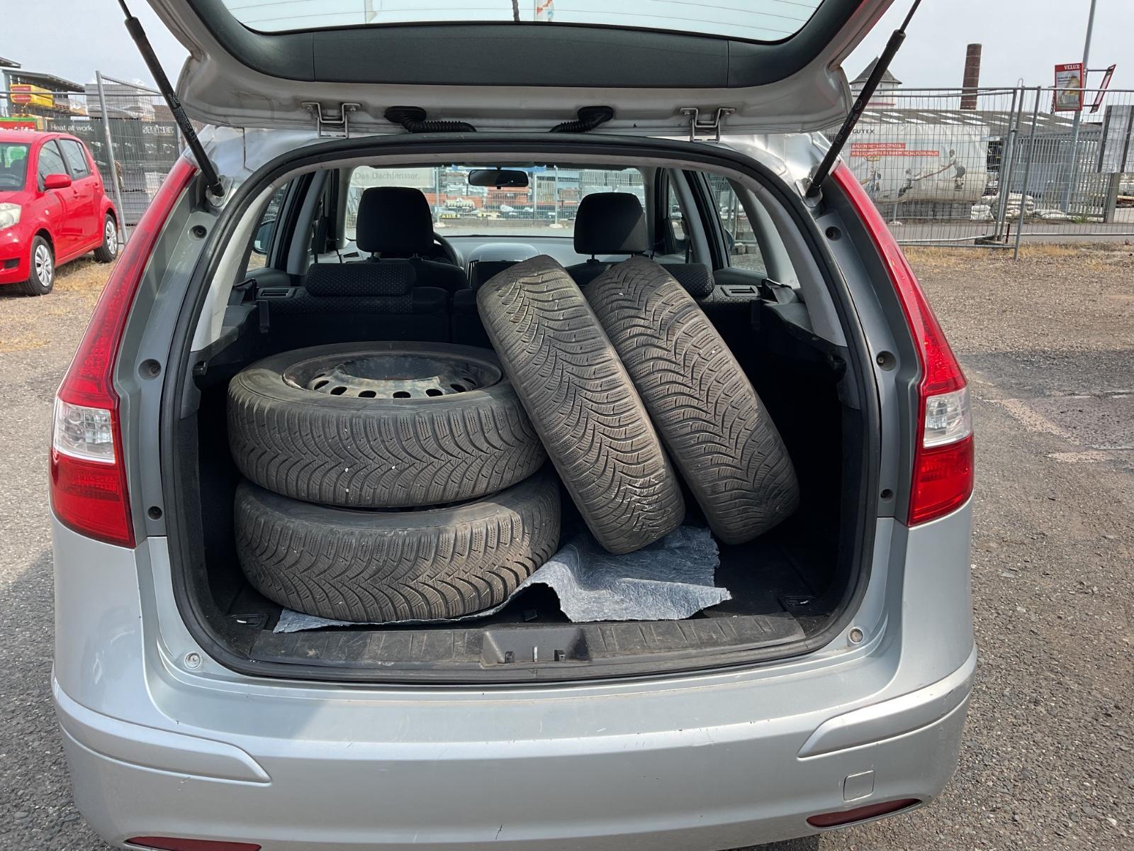 Hyundai i30 2010 — photo 19