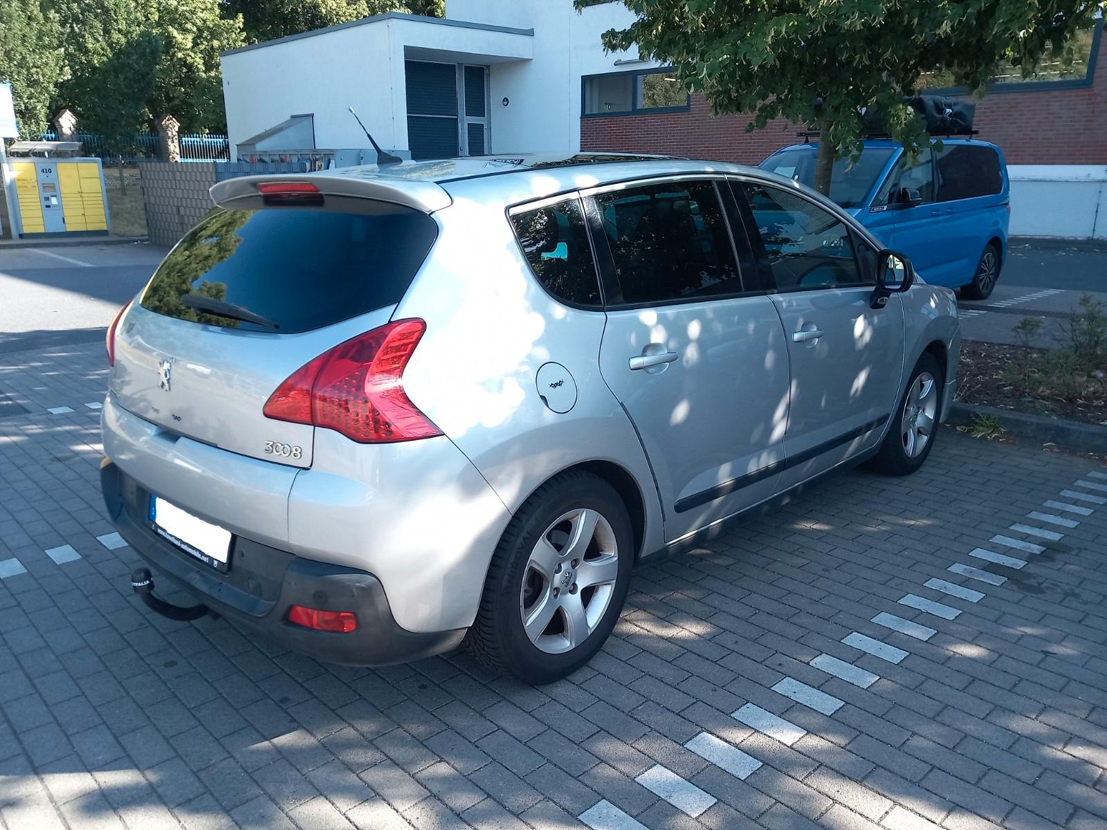 Peugeot 3008 2012 — rear view