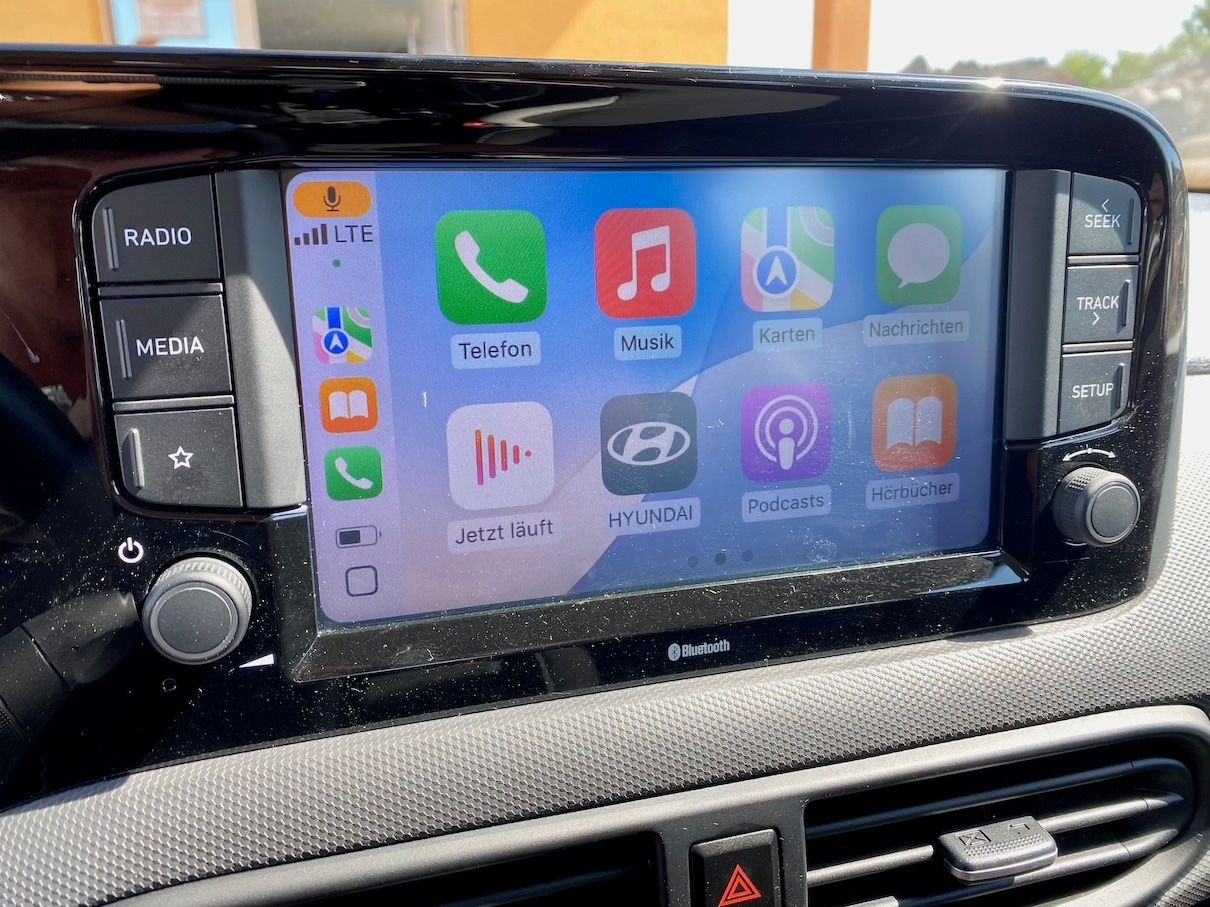 Fahrzeugabbildung Hyundai i10 1.0 Automatik  KLIMA SHZ ALLWETTER ALU PDC