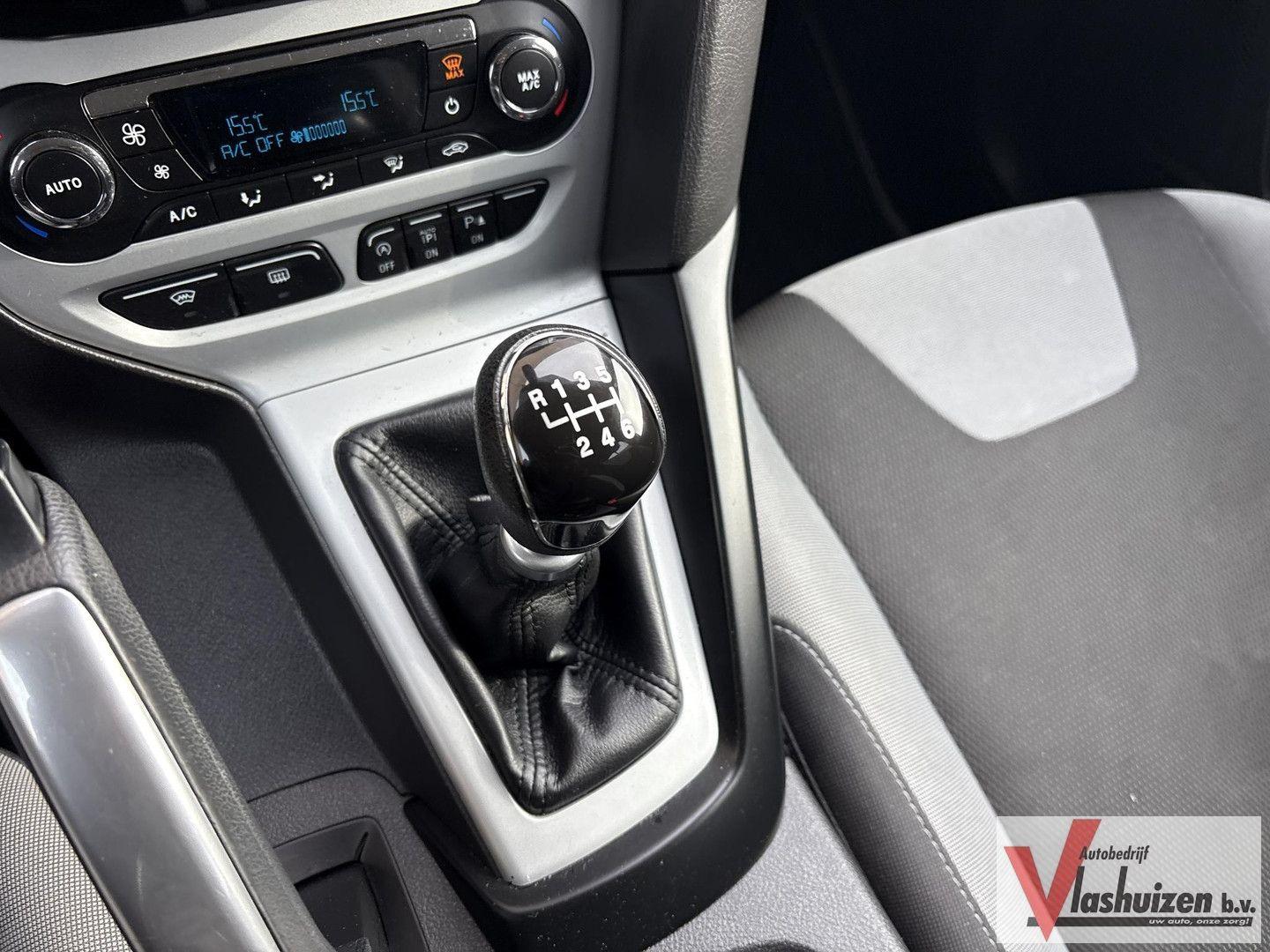 Ford Focus 2012 — photo 15