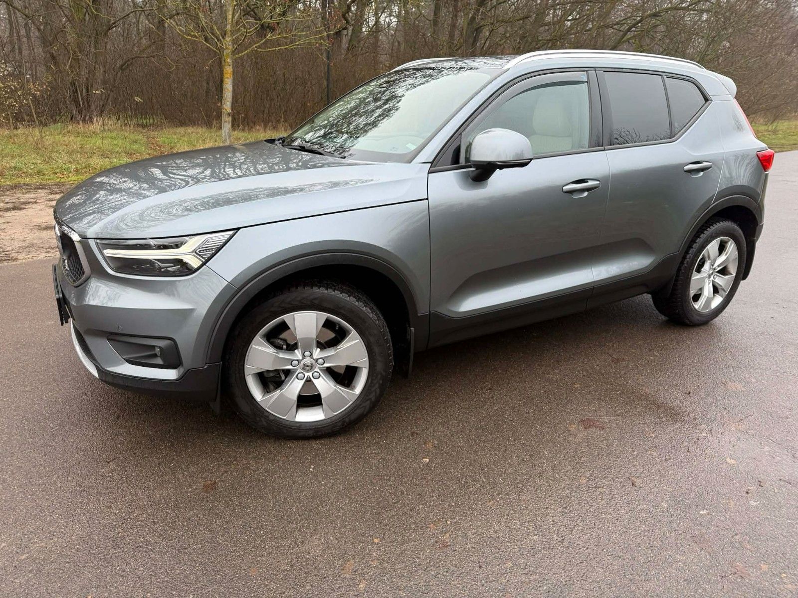 Fahrzeugabbildung Volvo XC40*Momentum*T4*AWD*360Grad*Connect*LED*SHZ*