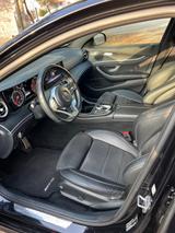 Mercedes-Benz E 300 d Autom. - - Mercedes-Benz E 300 mit Diesel-Antrieb: Schwarz, Limousine
