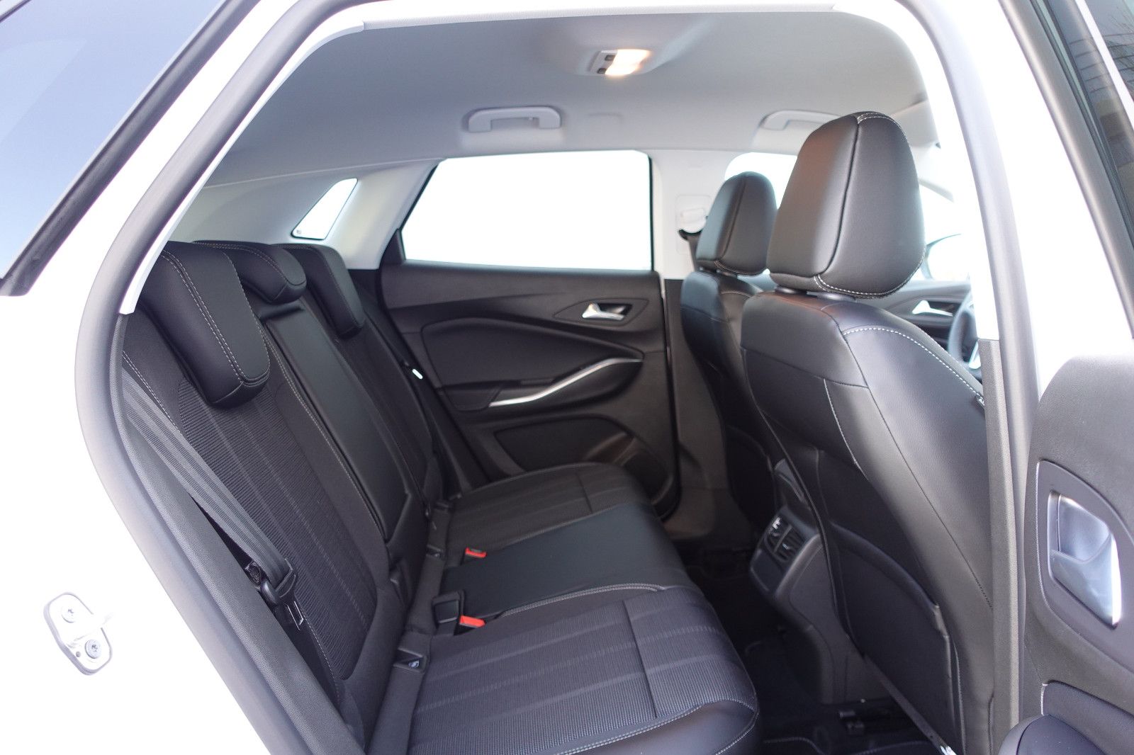Fahrzeugabbildung Opel Grandland GS 1.2T AUTOMATIK,Matrix,Navi,Kamera