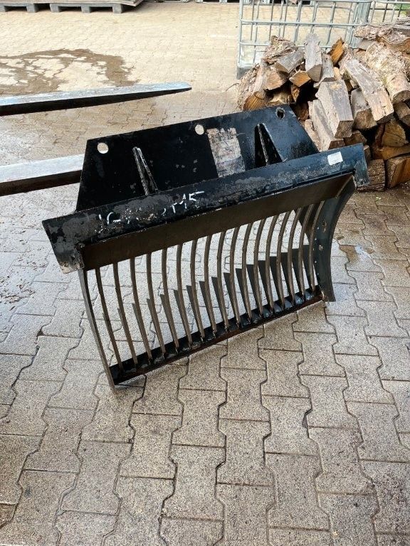 Fahrzeugabbildung Andere Ufkes 962/25 / Valtra S374 / nur: 1.980h!