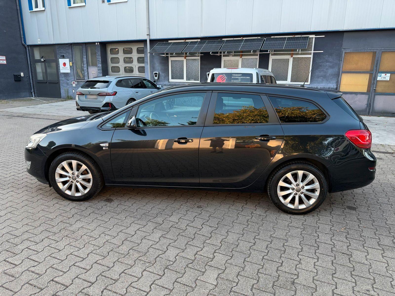 Opel Astra 2012 — photo 12