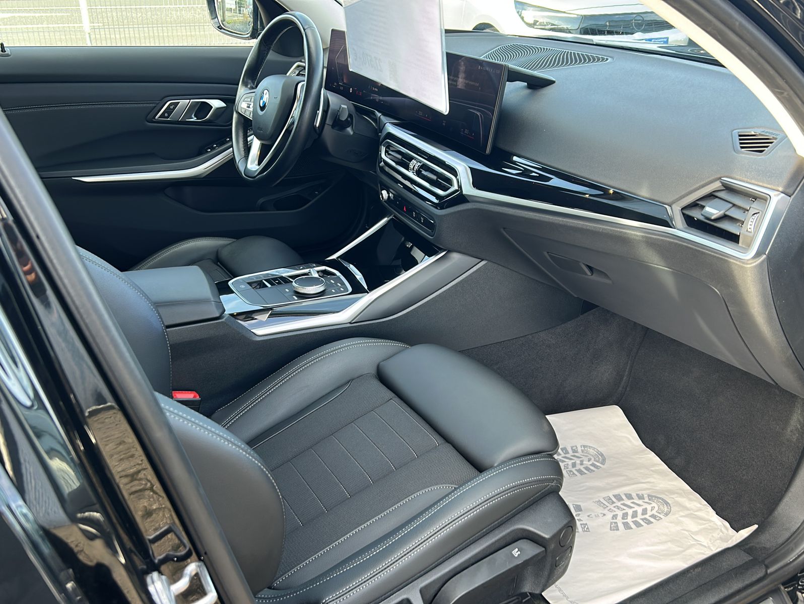 Fahrzeugabbildung BMW 318 d Touring Automatik