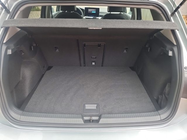Fahrzeugabbildung Volkswagen Golf VIII 1.5 TSI STYLE AHK LED-PLUS KAMERA KLIM