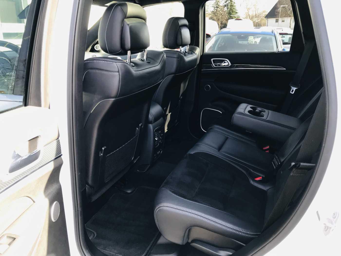Jeep Grand Cherokee SRT 6.4 V8 HEMI 468 ch BVA 4x4 / Toit panoramique / Harman Kardon / Sièges ventilés / ACC