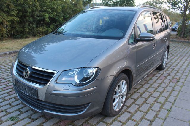 Volkswagen Touran 1.4 TSI+NAVI+SHZ+7SITZ+TEMP+8FACH