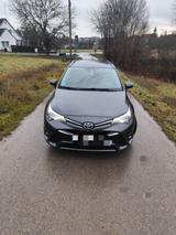 Toyota Avensis 2,0-l-D-4D Executive Touring Sports ... - Toyota Avensis mit Diesel-Antrieb: 2.0