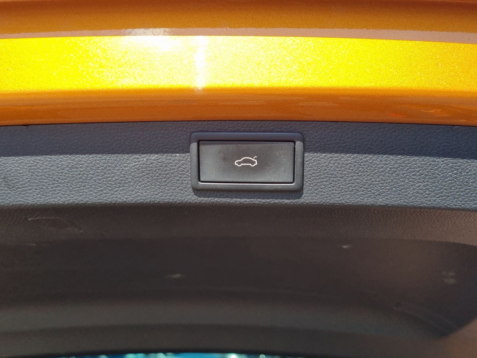 Fahrzeugabbildung SKODA Karoq Sportline 4x4 2,0 TSI DSG Navi ACC 360°