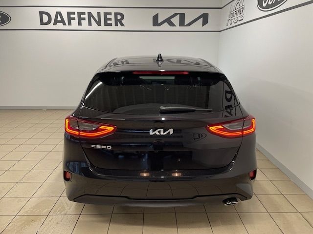 Fahrzeugabbildung Kia Ceed Ultimate Edition VerkehrszeichenERK Kamera