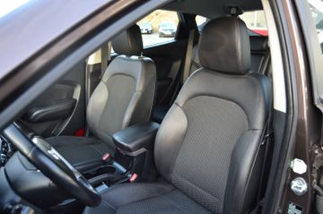 Fahrzeugabbildung Hyundai ix35 1.6 Comfort blue 2WD/Teilleder/TÜV NEU/