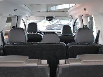 Volkswagen Caddy 2.0TDI DSG STYLE NAV PRO STANDH PANO 7SITZ