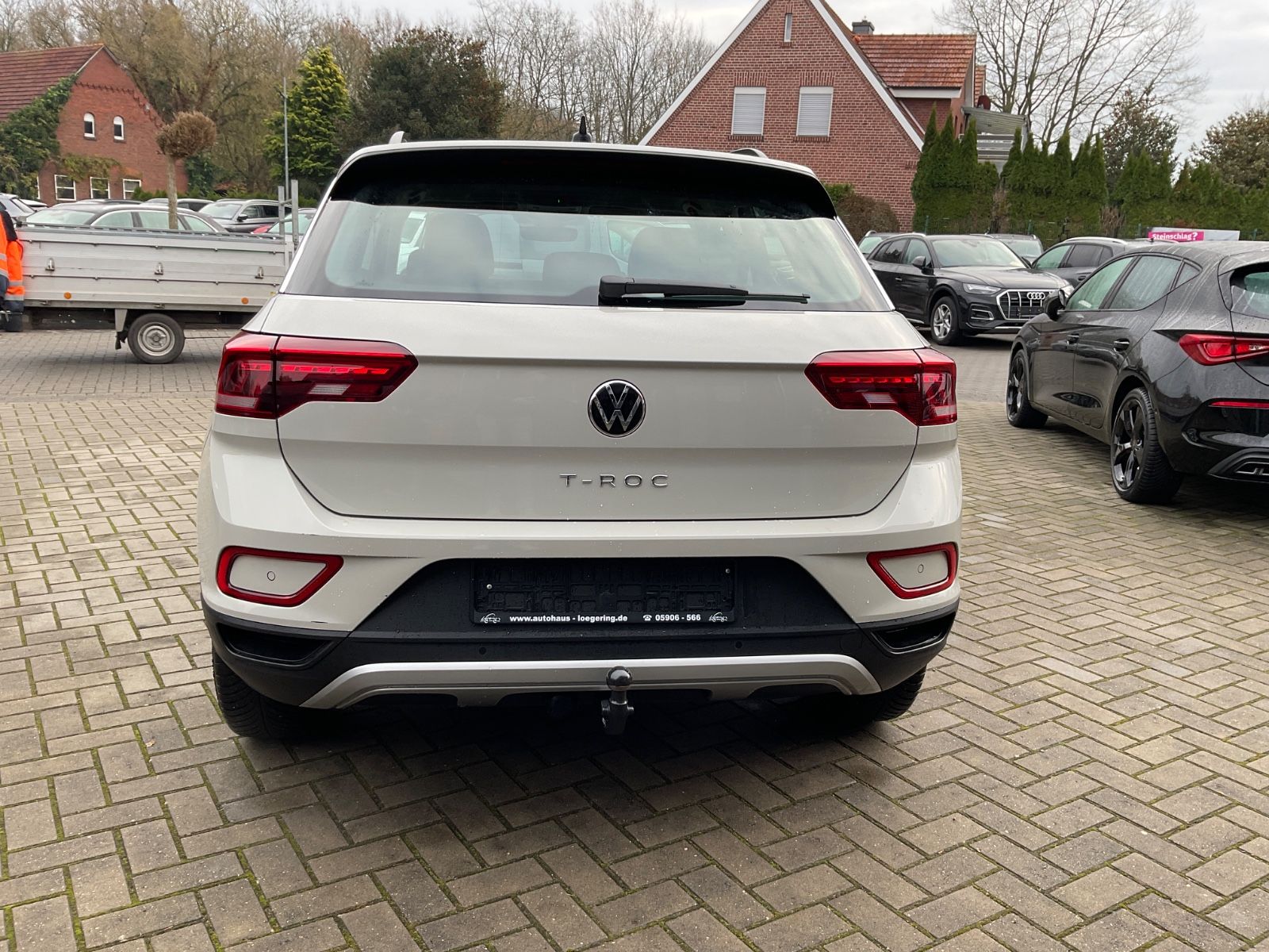 Fahrzeugabbildung Volkswagen T-Roc 1.5 TSI DSG Life,LED,AHK,Navi