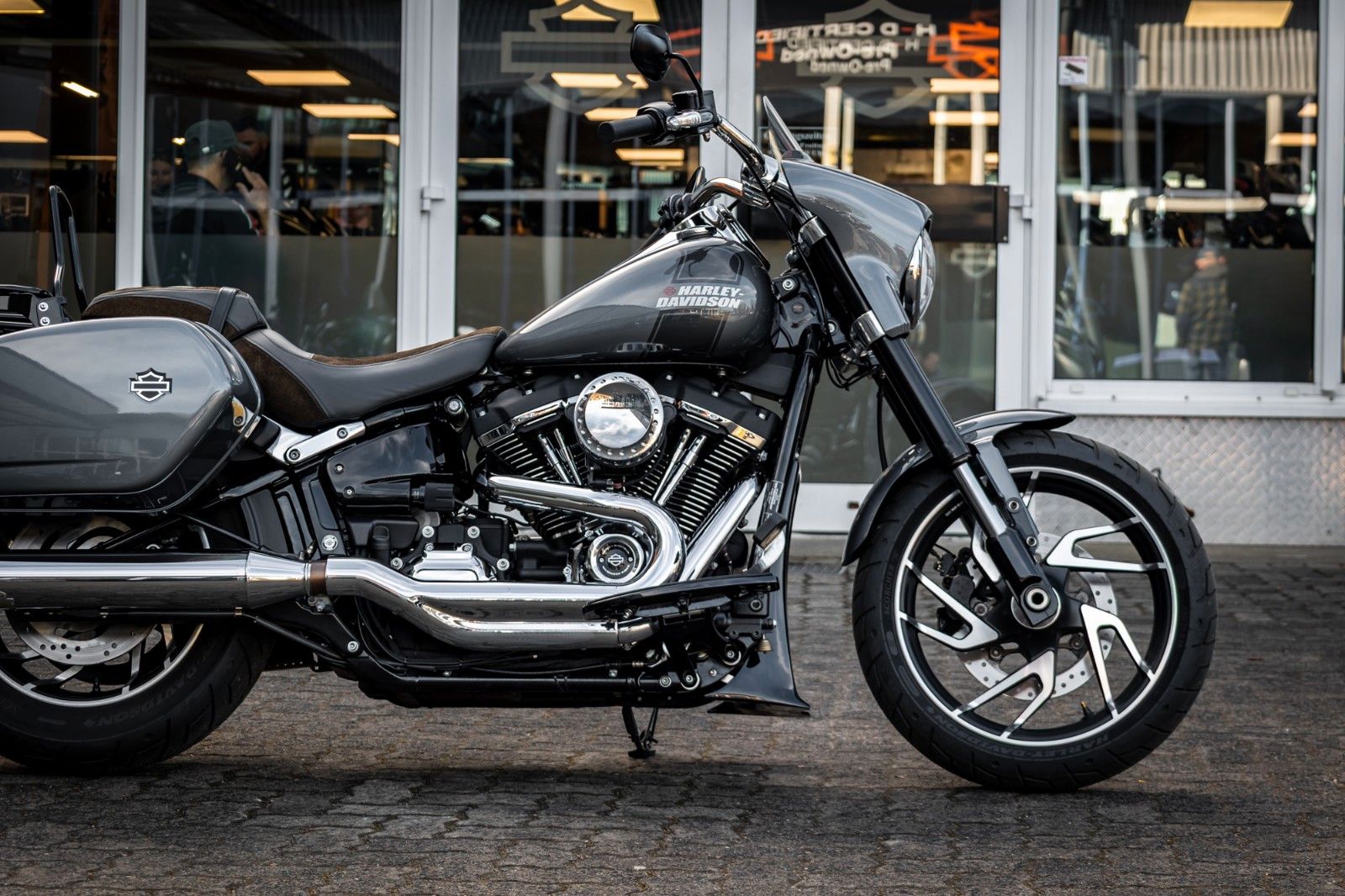 Fahrzeugabbildung Harley-Davidson FLSB SPORT GLIDE 107 - Dr. Jekill & Mr. Hyde -