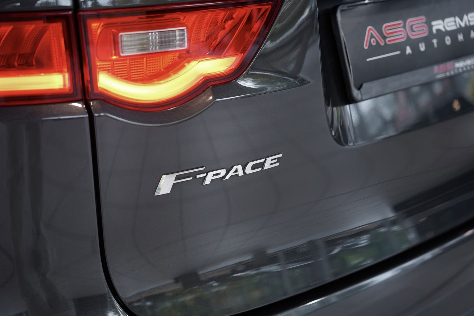 Jaguar F Pace