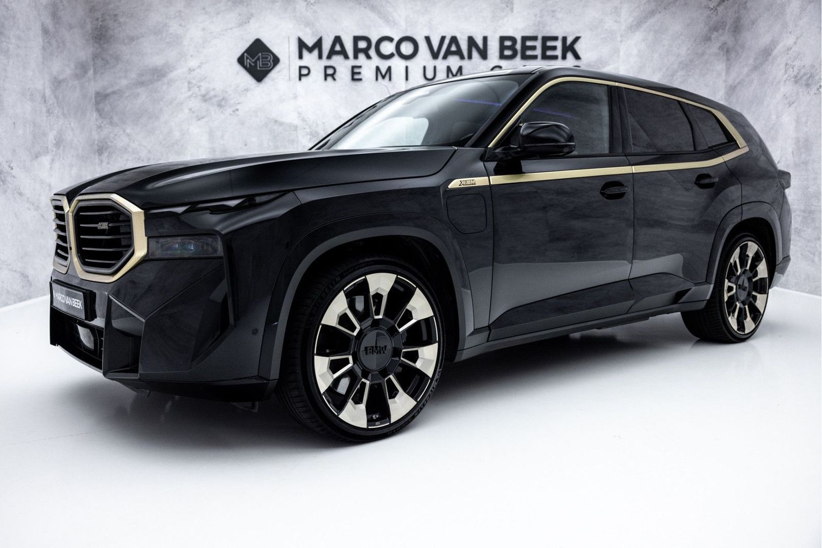 BMW XM 4.4 V8 PHEV 30 kWh | 23" | B&W | Massage | St