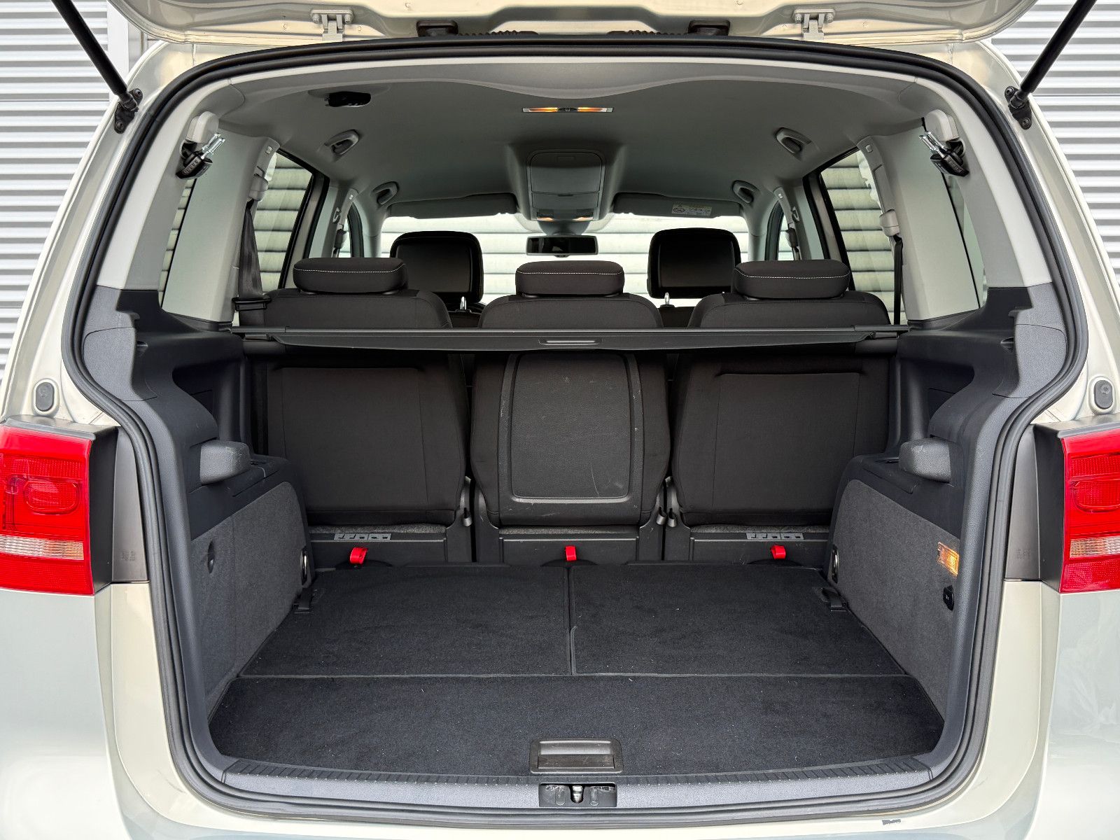Fahrzeugabbildung Volkswagen Touran Cup 1.2 TSI 7-Sitzer Bi-Xenon GRA SHZ PDC