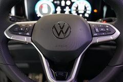 VW Tiguan 1.5 eTSI R-Line | Pano | HuD | AHK | 20" VW Tiguan 1.5 eTSI R-Line | Pano | HuD | AHK | 20"