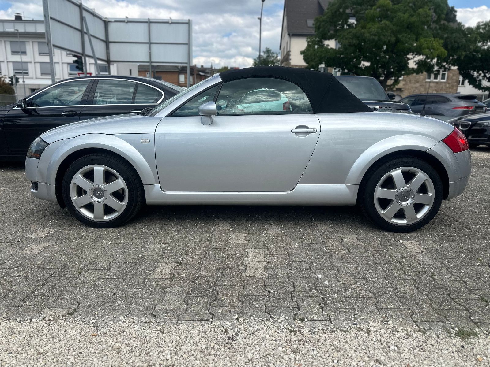 Fahrzeugabbildung Audi TT 1.8 T ROADSTER *SHZ+LEDER*