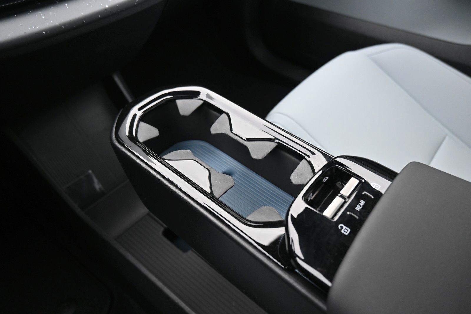 Fahrzeugabbildung Volvo EX30 Twin Performance AWD Ultra*PANO*ACC*20"