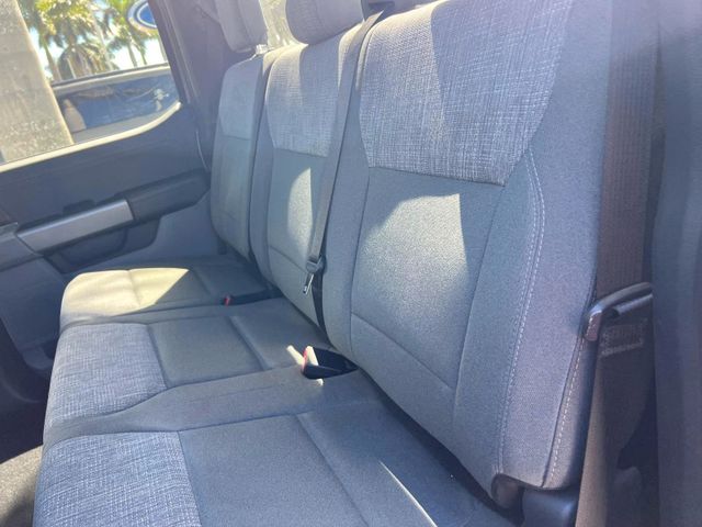 Ford F 150 Lightning SXT AWD Elektro 2023 hellgrau