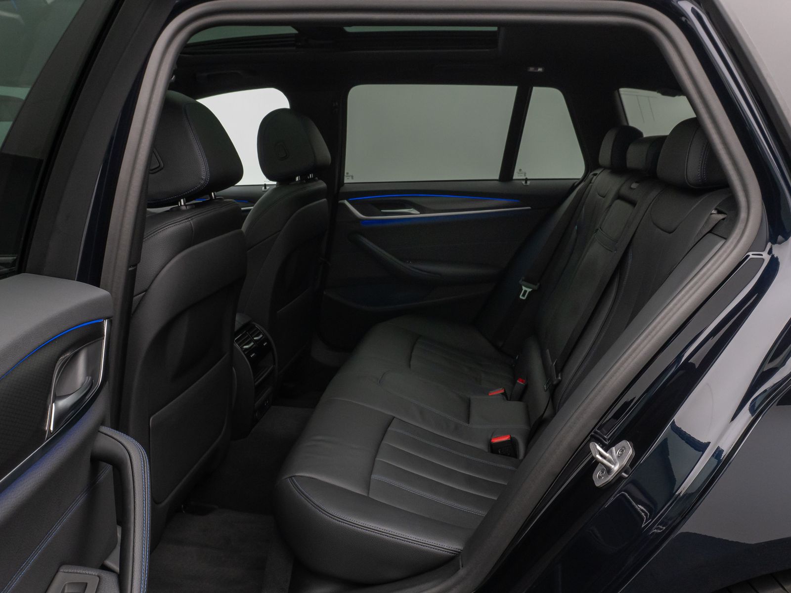 Fahrzeugabbildung BMW 530d xD M Sport Panorama Kamera HUD HiFi Komfort