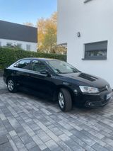 Volkswagen VW Jetta Highline DSG - Volkswagen Jetta: Highline