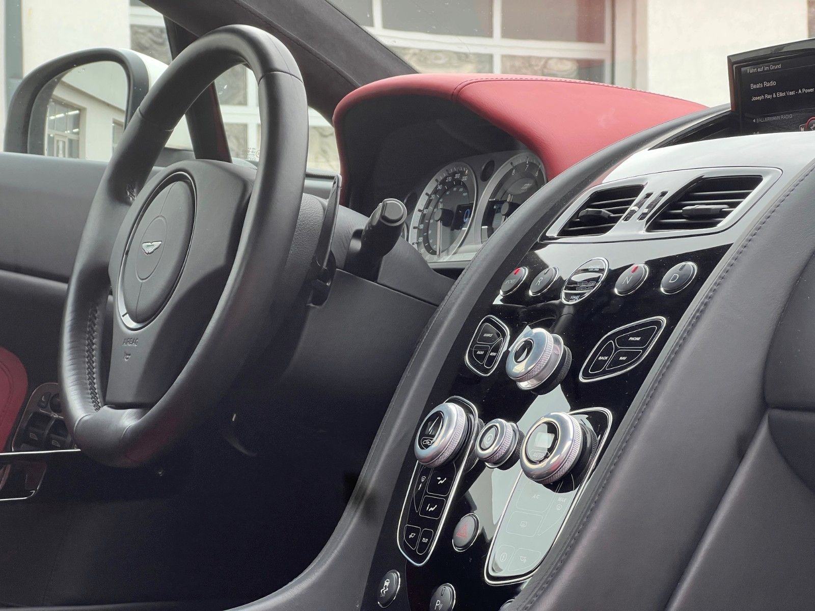 Fahrzeugabbildung Aston Martin V8 Vantage Coupe*RFK nur 18TKM*wie NEU